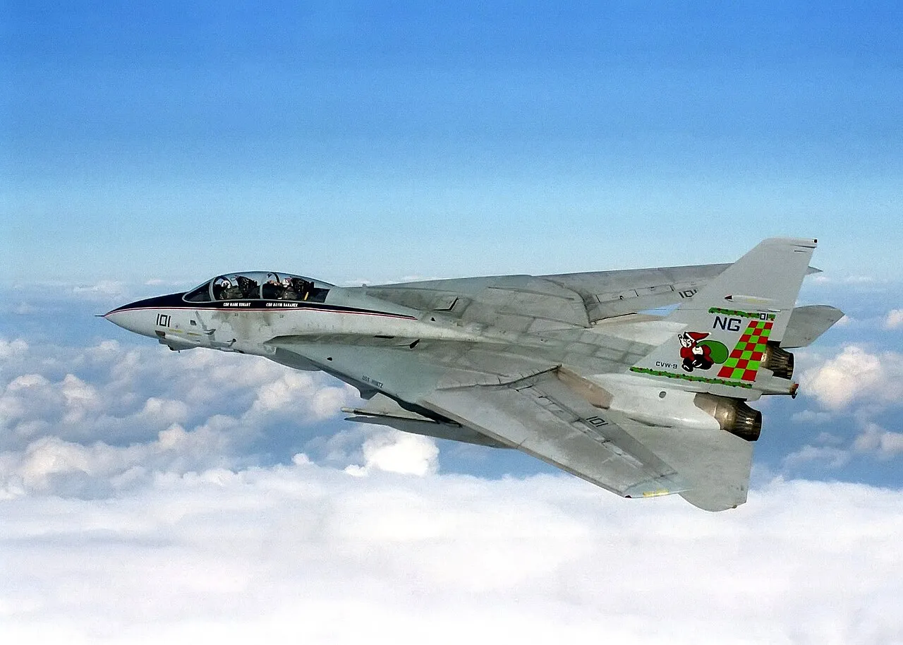 A U.S. Navy Grumman F-14A Tomcat in flight over Iraq during Operation Southern Watch, December 1997.