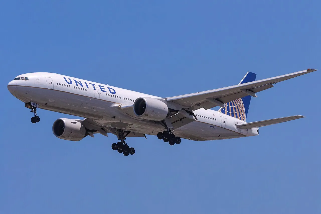 A United Airlines Boeing 777-200ER on final approach at Los Angeles International Airport.